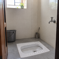 WC Bidet Moderne Carré à Poser au Sol, Monobloc en Céramique, Facile à Nettoyer, Design Minimaliste, Accessoire de Salle de Bain