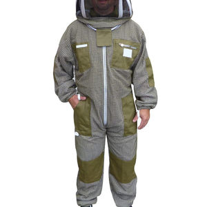 Combinaison de travail moderne et ventilée pour apiculteurs, fabriquée au Pakistan, pour une expérience confortable, tenue professionnelle et sportive. - Product Image 2
