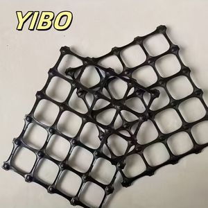 Géogrille HDPE/PP noire pour l'aménagement paysager des pentes, le contrôle de l'érosion, les murs de soutènement et les allées - Product Image 1