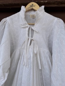 Robe courte en coton blanc à œillets pour femme, style bohème cottagecore, vêtement brodé de boutique, robe de demoiselle d'honneur, tenue de vacances - Product Image 2