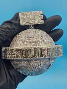 จี้เพชรโมอิสซาไนต์แบบกำหนดเอง VVS ประดับเพชรเต็มตัว จี้เงินแท้ 925 ผ่านการทดสอบเพชร จี้ตัวอักษรสองสี สไตล์ฮิปฮอป - Product Image 2