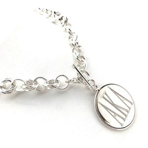 Collar AKA de Triple Eslabón, Elegante Cadena Chapada en Oro, Joyería para Mujer, Accesorio de Moda de Lujo con un Elegante Diseño de Triple Eslabón - Product Image 1