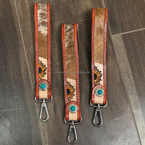 Bracelet porte-clés en cuir repoussé à la main de haute qualité avec conception de tournesol en peau de vache et lanières de poignet élégantes en pierre turquoise - Product Image 5