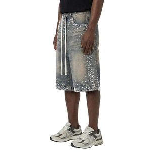 Shorts en jean pour homme, délavé moyen, ornements de perles de cristal, effet vintage délavé, coupe ample oversize, style streetwear, style Rainstorm - Product Image 2