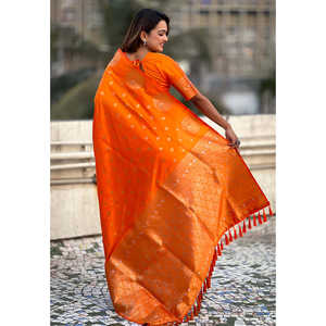Sari en soie douce orange Elite Weaves, tissé double Zari, avec bordure paon, pour robes de bal - Product Image 4