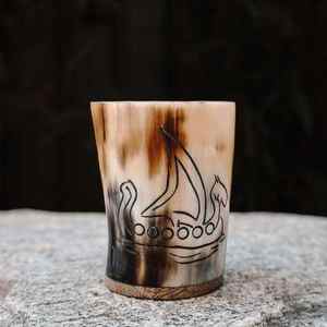 Verre à vin en corne de buffle demi-brûlée de qualité antique, personnalisé et toujours poli, idéal pour les amateurs de vin rouge - Product Image 5