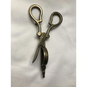 Elegante cortador de mechas metálico para el cuidado de velas, mango largo, corte preciso, agarre ergonómico, resistente al óxido, construcción duradera - Product Image 5