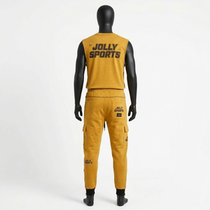 Camiseta sin mangas de algodón de 200 GSM de alta resistencia, pantalones jogger con bolsillos tipo cargo, camiseta y pantalón amarillo mostaza con logo personalizado para hombre - Product Image 4