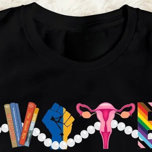 เสื้อยืดสีดำลายกราฟิก "New Vote" สำหรับผู้หญิง ลายพิมพ์กราฟิกสมาคมนักศึกษากรีก แขนสั้น คอกลม สไตล์ลำลอง เสื้อยืดพิมพ์ลายข้อความเกี่ยวกับการลงคะแนนเลือกตั้ง แบบสั่งทำได้ - Product Image 4