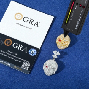 Pendentif Crâne Moissanite Iced Out - Bijoux Hip Hop Horreur en Argent 925 avec Moissanite, Pendentif Breloque Crâne avec Anneau en Forme d'Os - Product Image 6