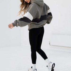 Survêtement athlétique haut de gamme pour femmes, veste et pantalon personnalisés avec logo, tissu respirant et à séchage rapide pour l'entraînement physique - Product Image 6