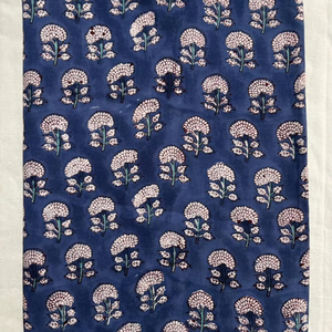 Tela de algodón estampada a mano con motivos florales índigo, tela de algodón estampada a mano de Jaipur, tela de algodón con motivos pequeños para confección de vestidos. - Product Image 2