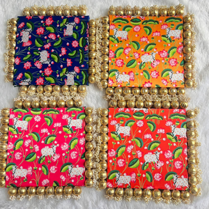 Tapis en tissu Pichwai Vache et Lotus en gros - Lot de 4 Aasan traditionnels perlés pour cadeaux de mariage et décoration festive - Product Image 3
