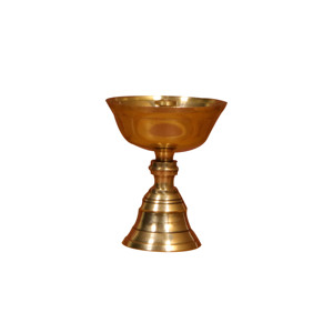 Lampe à huile vintage en laiton, porte-bougie Diya traditionnel, métal poli Ablaya pour la décoration intérieure et les occasions festives - Product Image 1