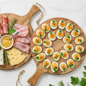 Plateau de service rond en bois pour œufs farcis, avec trous sculptés et poignées en cuir - Product Image 6