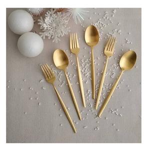 Juego de Cubiertos de Oro de 3 Piezas de Primera Calidad, Cuchillo, Tenedor y Cuchara de Lujo con Acabado Reflectante Elegante para Bodas y Hoteles - Product Image 5