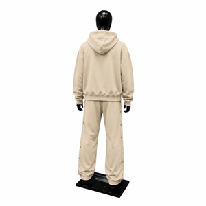 Conjunto de Sudadera con Capucha Oversize Beige Premium para Hombre, Estilo Urbano, Sudadera Pullover y Pantalones Cargo Jogger de Algodón Grueso con Forro Polar - Product Image 2