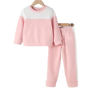 Survêtement souple à col ras du cou avec logo personnalisé de bonne qualité pour les filles Vente en gros Survêtement élégant respirant pour enfants Tenue décontracté - Product Image 1