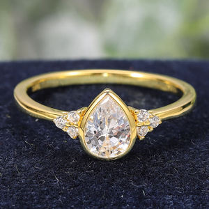 Bague de fiançailles en moissanite taille poire, argent 925 plaqué rhodium, sertissage à griffes, certifiée IGI, unisexe, forme goutte d'eau - Product Image 1