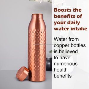 Bouteille d'eau artisanale en cuivre pur martelé 1 litre, gourde métallique ayurvédique réutilisable pour le sport - Product Image 2