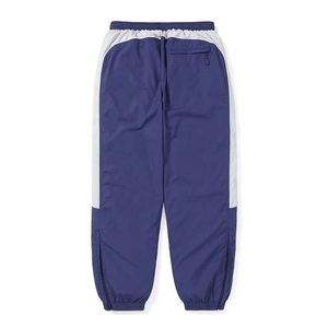 Pantalones Deportivos Holgados de Estilo Retro con Forro de Malla Personalizado en Color Morado para Hombre, Pantalones Deportivos de Nylon con Cordón en la Cintura y Rayas Laterales - Product Image 2