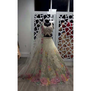 Fancy Party Performance Wear brodé Lehenga Choli avec coupe séquentielle - Product Image 4