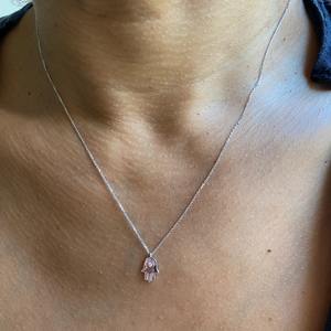 Collar con Colgante Hamsa de Diamante Cultivado en Laboratorio con Corte Radiante en Oro de 14K o Plata, Símbolo de Protección, Joyería de Moda Minimalista de Lujo - Product Image 6