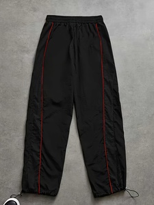 Pantalon parachute blanc pour homme de haute qualité, coupe large, personnalisé, avec bande latérale contrastante noire, style streetwear, cordon de serrage - Product Image 3