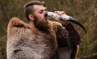 Corne à boire artisanale en corne de buffle naturelle et écologique, style viking traditionnel et moderne, pour bière, hydromel, vin, eau, Noël