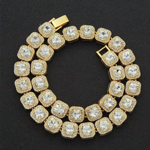Collar de Lujo para Mujer con Moissanita de Corte Cojín, Plata 925 con Baño de Rodio y Diseño Geométrico de Halo - Product Image 4