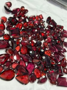 Natural Red <b>Garnet</b> Loose Gemstones Mixed Shapes Polished For Jewelry Making - Product Image 2