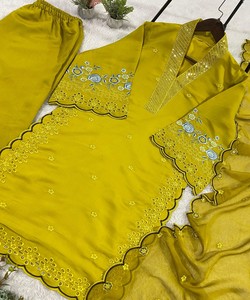 Ensemble chic en Chandeli avec broderie à sequins et découpes, comprenant un haut, un pantalon palazzo et un dupatta, jaune - Product Image 5