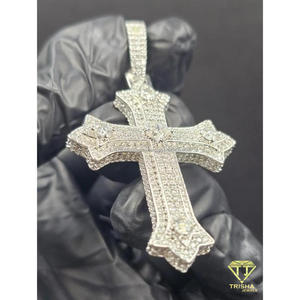 Pendentif Croix Chrétienne Premium avec Pierres de Diamant Moissanite VVS et Artisanat de Bijouterie Personnalisé - Product Image 5