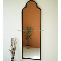 Grand miroir en fer de qualité ronde et de nombreuses formes Horloge murale en métal pour une utilisation temporelle et une décoration murale disponible à un prix abordable