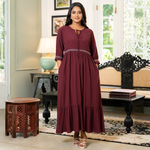 Robe maxi élégante en gaze de coton avec détails brodés - Product Image 2