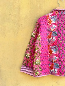 Chaqueta Acolchada Floral Rosa con Bolsillos de Parche, Manga Tres Cuartos, Cuello Vuelto, Cierre de Botón, Estilo Primavera, Abrigo para Mujer - Product Image 5
