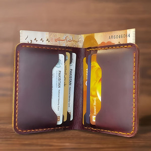 Portefeuille vintage en cuir bordeaux fait main avec surpiqûres, compact, fin, minimaliste, avec fenêtre pour carte d'identité et compartiment pour billets, idéal pour un usage quotidien - Product Image 3