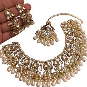 Ensemble de bijoux artisanaux attrayants en pierres multicolores oxydées, avec collier et boucles d'oreilles, pour fiançailles et fêtes, provenant d'un fournisseur indien. - Product Image 1