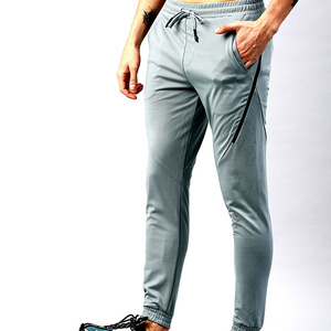 Pantalones de chándal de forro polar grueso para hombre, de pierna recta, con bajo abierto y bordado, estilo urbano, de fábrica de ropa personalizada - Product Image 2