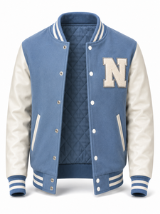 Veste universitaire unisexe bleue avec manches en cuir blanc, logo N brodé, patchwork, streetwear éco-responsable, col rabattu, coupe classique - Product Image 3