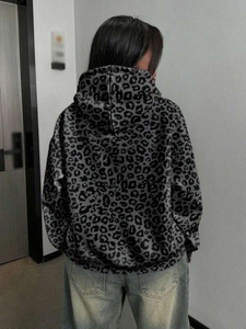 เสื้อฮู้ดดี้ลายเสือดาวสำหรับผู้หญิง พรีเมียม ผ้าฝ้ายหนานุ่ม ขนฟลีซ ทรงพูลโอเวอร์ สไตล์สตรีทแฟชั่น โลโก้ด้านหน้า พิมพ์ลายตามสั่ง ผู้ผลิต - Product Image 3