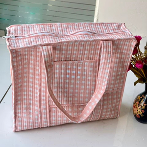 กระเป๋าผ้าฝ้ายทำมือจากอินเดีย ลายดอกไม้ พิมพ์ลายสองด้าน ใช้ได้ทั้งไปทะเลและซื้อของชำ  พร้อมบริการสกรีนโลโก้ตามสั่ง - Product Image 1