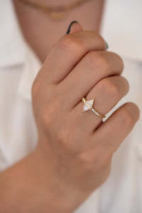 Anillo de Diamantes con Corte Marquesa de Oro de 14K para Mujer, Estilo Clásico, Certificado IGI - Product Image 3