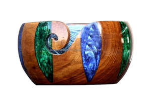 Cuenco de madera con diseño de resina Eleve la configuración de su mesa con Este cuenco de madera único hecho a mano - Product Image 3