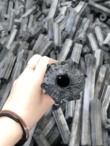 | MEILLEUR PRIX |   Charbon de bois de sciure de bois de qualité A du Vietnam, haute qualité et prêt à être chargé 84973101511 - Product Image 4