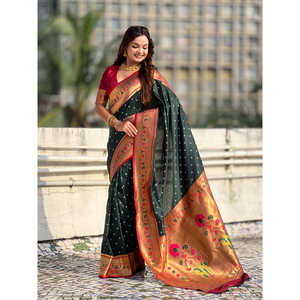 Sari en soie Elite Weaves Green Bottle Fusion avec bandhani tissé Zari, style indien et pakistanais, 650g - Product Image 1