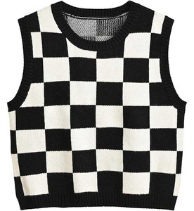 เสื้อสเวตเตอร์คอวีแขนกุดระบายอากาศได้ดี ผลิตจากวัสดุที่ยั่งยืน เป็นมิตรต่อสิ่งแวดล้อม ลายทางสไตล์วาร์ซิตี้ สำหรับตลาดแฟชั่นที่มีคุณธรรม - Product Image 1