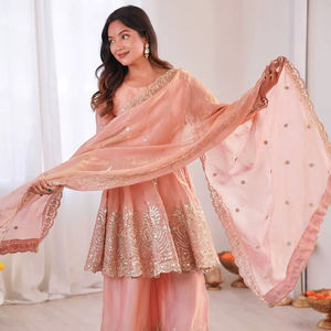 Conjunto de Kurti y Plazo de Lujo con Bordado de Espejos, Ideal para Festivales - Product Image 1