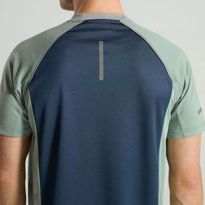 เสื้อยืดออกกำลังกายโพลีเอสเตอร์แบบกำหนดเองขายส่ง แถบสะท้อนแสง เสริมสร้างกล้ามเนื้อ เสื้อยืดออกกำลังกายแห้งเร็วสำหรับผู้ชาย - Product Image 6