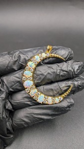 Colgante de Ópalo en Forma de Luna, Chapado en Oro, Estilo Bohemia, Amuleto Unisex, Regalo - Product Image 1